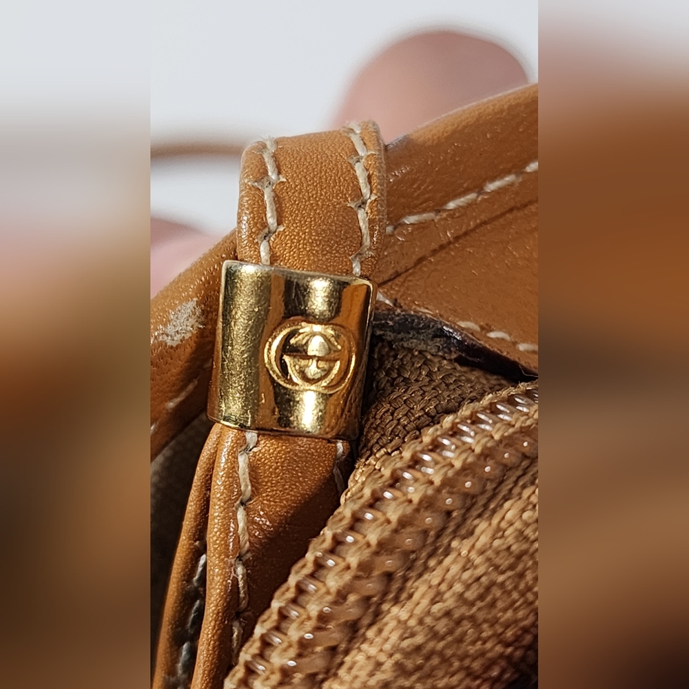 Gucci Micro GG crossbody bag - Picture 8 of 14